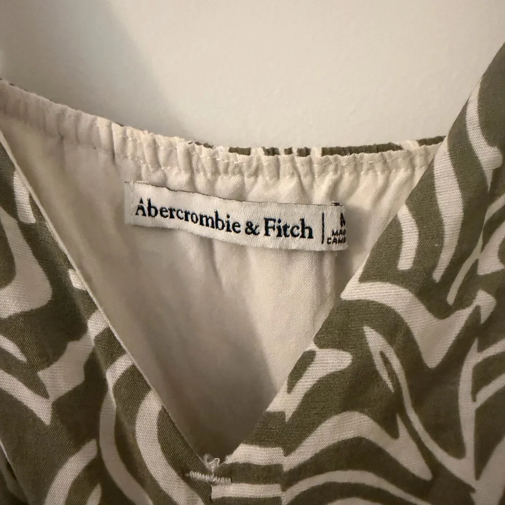 Abercrombie & Fitch - Cut Out Green & Cream Maxi Dress - Size M